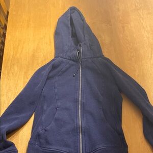 lululemon scuba hoodie navy blue size 4, one callout